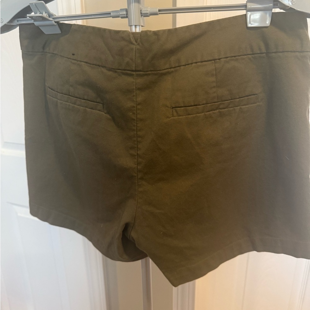 ⭐️ Banana Republic Dark Green Women's Shorts - Picture 5 of 6